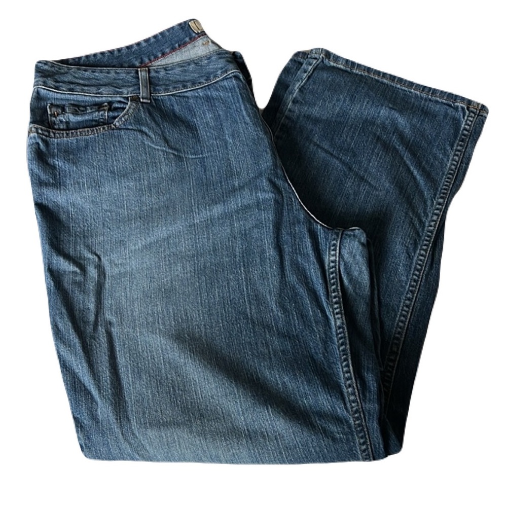 LL Bean Favorite Fit Straight Leg 5 pocket EUC medium wash jeans